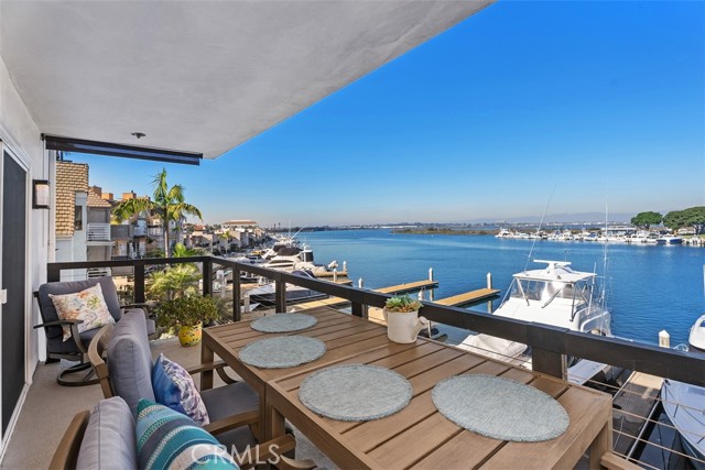 Detail Gallery Image 16 of 48 For 16255 Pacific Cir #204,  Huntington Beach,  CA 92649 - 3 Beds | 3 Baths