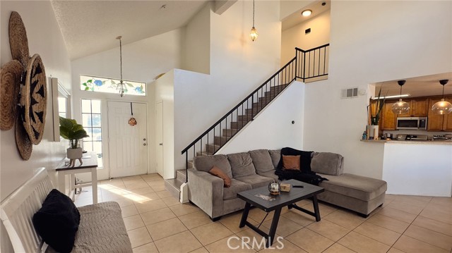 Detail Gallery Image 7 of 36 For 14750 Shadow Dr, Fontana,  CA 92337 - 3 Beds | 2/1 Baths