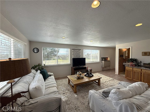 Detail Gallery Image 11 of 53 For 3840 Lupine, Rosamond,  CA 93560 - 4 Beds | 3 Baths