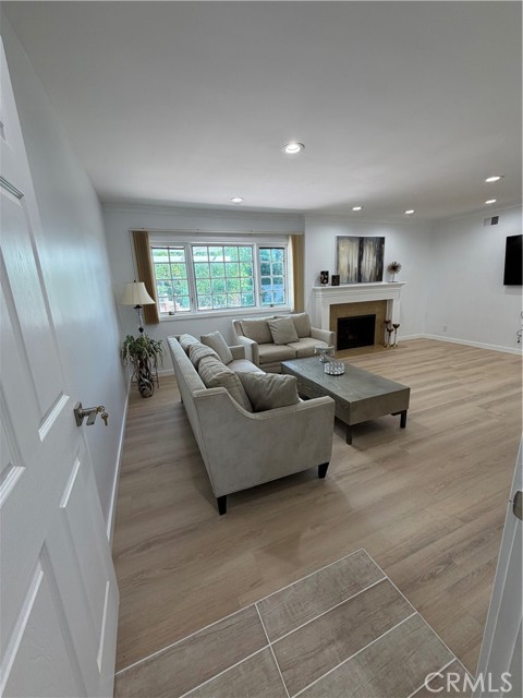 Detail Gallery Image 7 of 19 For 9660 Vanalden, Northridge,  CA 91324 - 5 Beds | 5 Baths