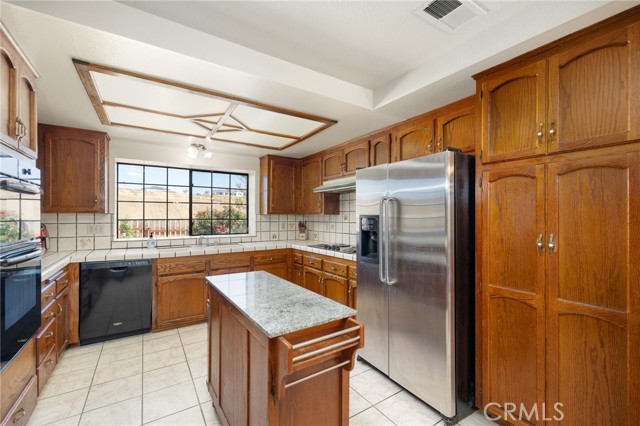 Image 18 of 58 For 41050 Mesa Robles Circle