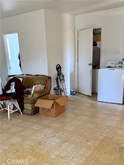 Detail Gallery Image 6 of 7 For 3806 E Arabella, Long Beach,  CA 90805 - 3 Beds | 3 Baths