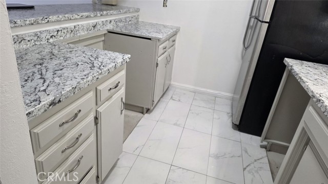 Detail Gallery Image 7 of 10 For 4404 Tierra Verde St #D,  Bakersfield,  CA 93301 - 2 Beds | 1/1 Baths