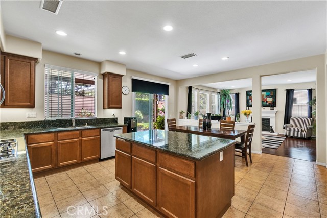 Detail Gallery Image 9 of 35 For 14301 Florence St, Corona,  CA 92880 - 4 Beds | 3/1 Baths