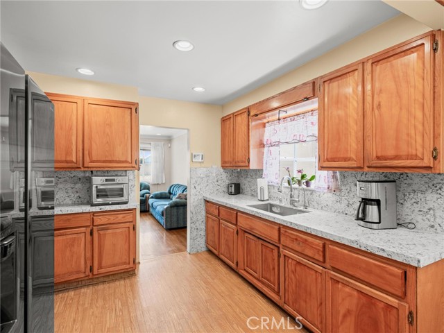 5011 W 133rd Street, Hawthorne CA: https://media.crmls.org/medias/b1c372dd-75b0-4046-9998-37e7b9bba9af.jpg
