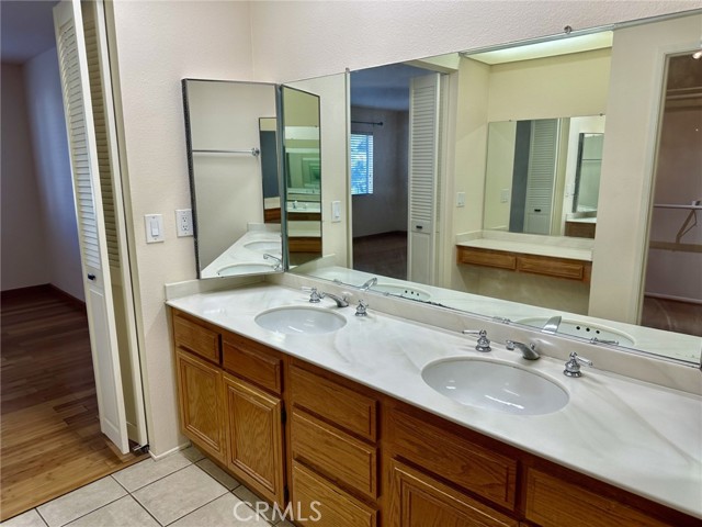 Detail Gallery Image 19 of 24 For 18354 Collins St #F,  Tarzana,  CA 91356 - 2 Beds | 2/1 Baths