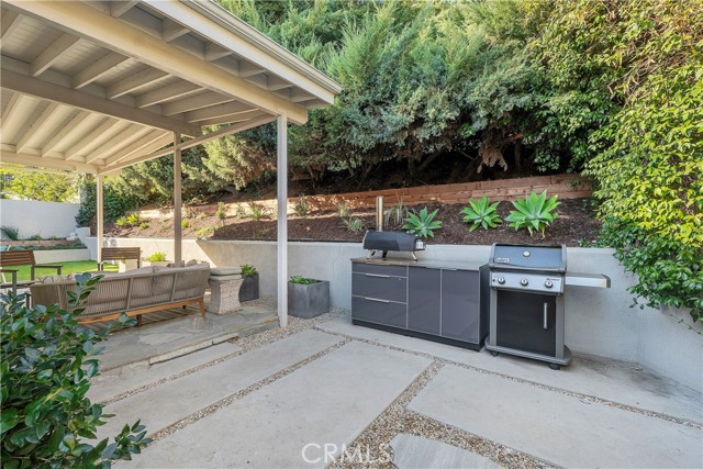 Detail Gallery Image 21 of 24 For 5607 Ostrom Ave, Encino,  CA 91316 - 4 Beds | 2 Baths