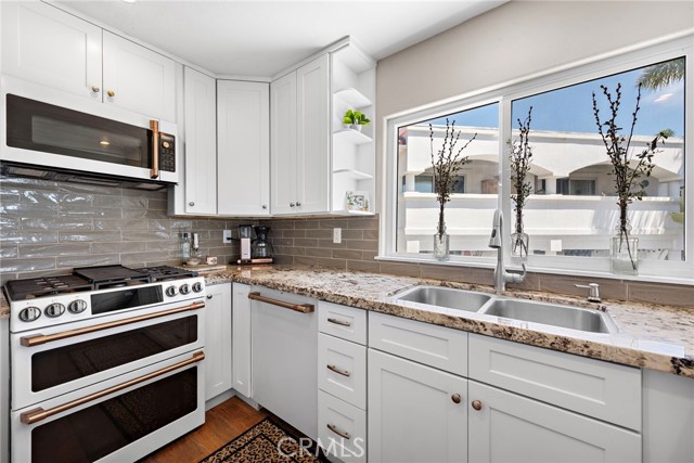 Detail Gallery Image 8 of 31 For 210 Avenida Montalvo #4,  San Clemente,  CA 92672 - 3 Beds | 2 Baths