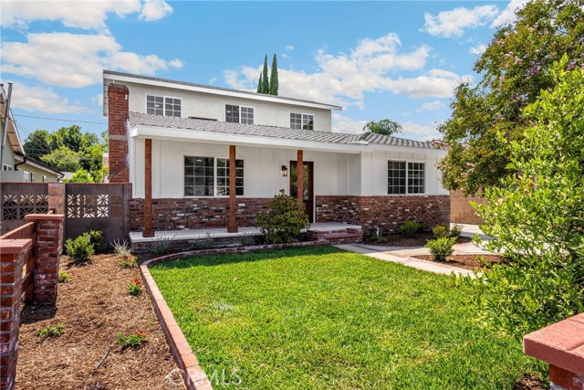 Detail Gallery Image 1 of 65 For 631 N Kenwood St, Burbank,  CA 91505 - 5 Beds | 3 Baths