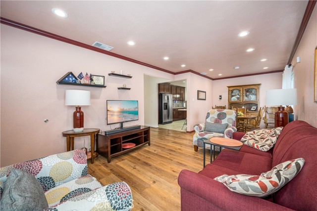 13622 Benfield Avenue, Norwalk CA: https://media.crmls.org/medias/b1c41334-dae6-473f-88fa-b58b9da3501f.jpg