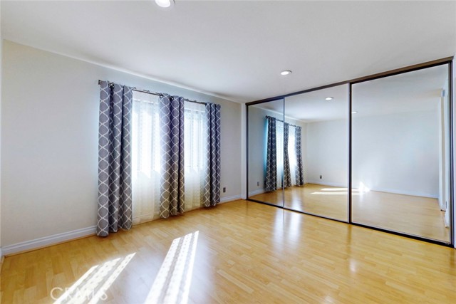 Detail Gallery Image 22 of 38 For 10504 Sunland Blvd Bld #5,  Sunland,  CA 91040 - 2 Beds | 2 Baths