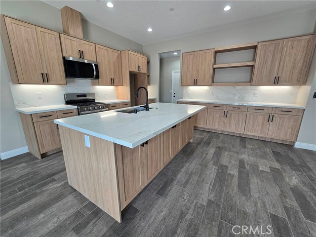 Detail Gallery Image 3 of 28 For 20401 Tonawanda Rd, Apple Valley,  CA 92307 - 4 Beds | 3 Baths