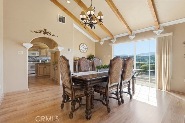 Detail Gallery Image 11 of 44 For 29952 Louis Ave, Canyon Country,  CA 91351 - 5 Beds | 4 Baths