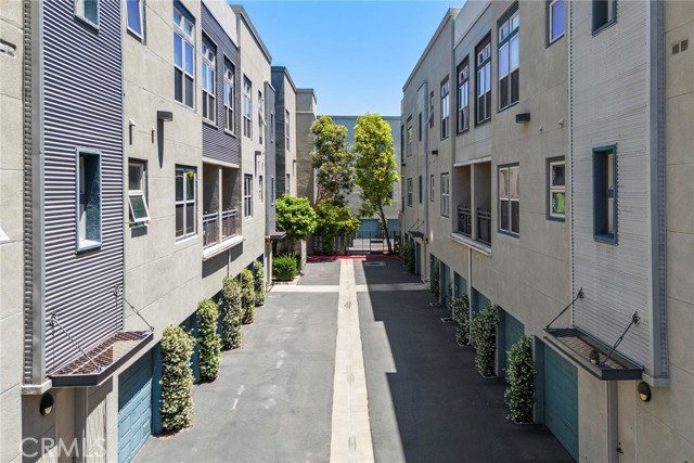 253 N Bush Street, Santa Ana CA: https://media.crmls.org/medias/b1c64332-1c9b-49d3-a50e-16c63c55f207.jpg