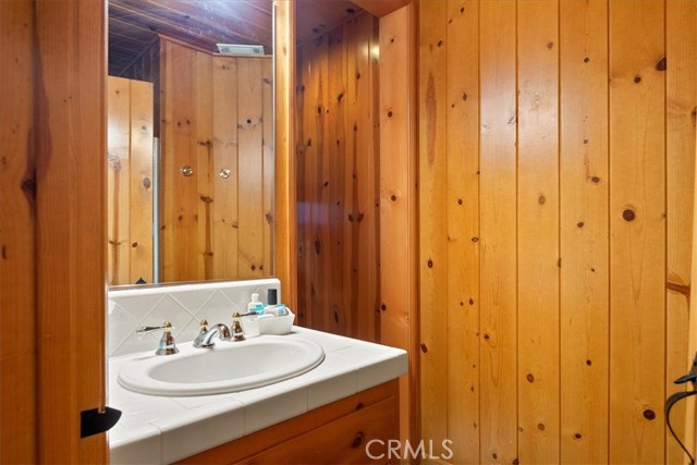 Detail Gallery Image 32 of 62 For 275 D Ln, Lake Arrowhead,  CA 92352 - 6 Beds | 6/1 Baths