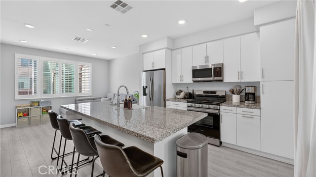 Detail Gallery Image 4 of 33 For 14116 Bay, La Mirada,  CA 90638 - 2 Beds | 2/1 Baths