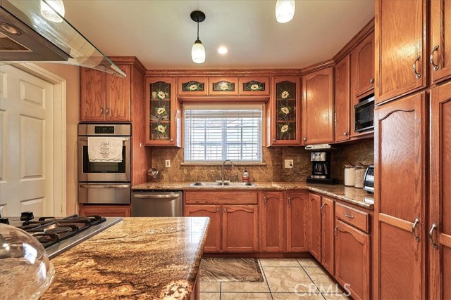 Detail Gallery Image 10 of 52 For 6372 Larchwood Dr, Huntington Beach,  CA 92647 - 4 Beds | 2 Baths