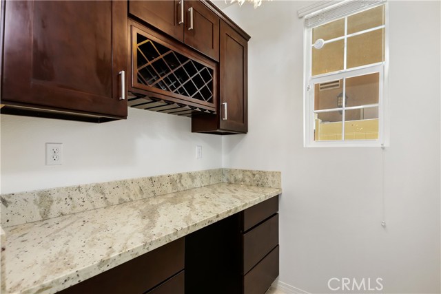 309 W Via Rua Flores, Ontario CA: https://media.crmls.org/medias/b1c96e10-257b-41b5-9406-eb990db2b1ec.jpg