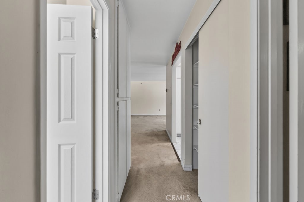https://media.crmls.org/medias/b1c9eec3-f519-4ece-b190-cfd3f5791bb3.jpg?preset=X-Large