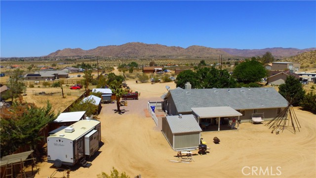 24212 Kansa Road, Apple Valley CA: https://media.crmls.org/medias/b1ca3eeb-066e-4760-b4dc-f9c382aa6e07.jpg