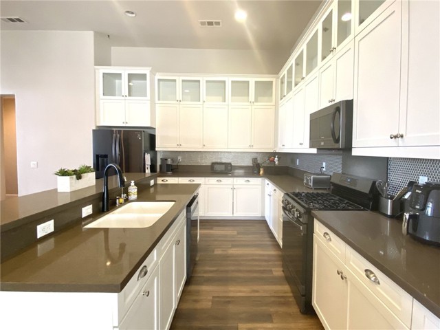 Detail Gallery Image 14 of 41 For 25034 Lost Colt Ct, Menifee,  CA 92584 - 4 Beds | 2 Baths