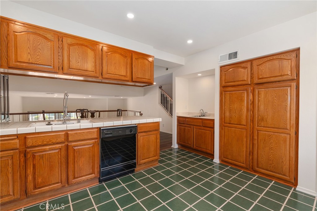 MLS #DW25227160 image #10