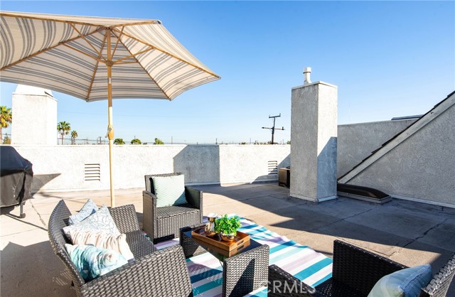 18202 Kingsdale Avenue, Redondo Beach, California 90278, 2 Bedrooms Bedrooms, ,1 BathroomBathrooms,Residential,Sold,Kingsdale,WS22015615