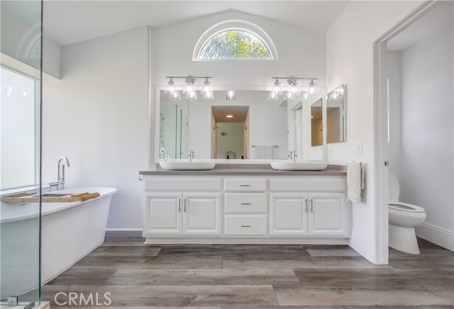 19416 Shadow Oak Drive, Lake Forest CA: https://media.crmls.org/medias/b1cbec5e-183d-4c5a-9937-87f559acc42b.jpg