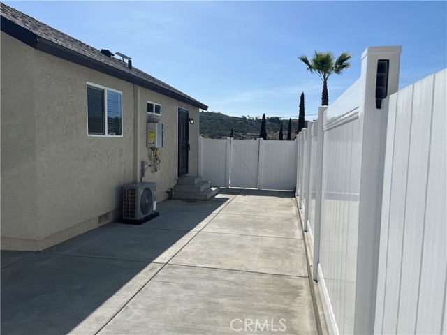 9335 Chimney Rock Lane, El Cajon CA: https://media.crmls.org/medias/b1cc8f94-f5de-4422-aea9-120d85b684d7.jpg