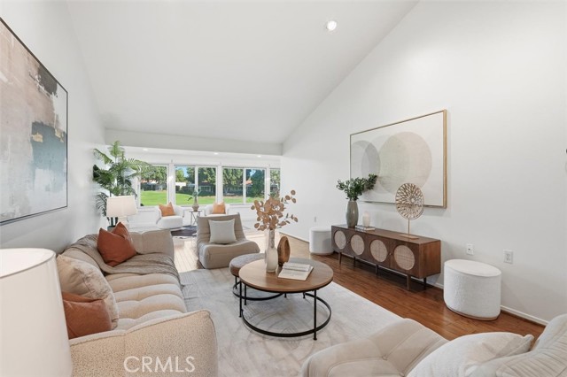 5512 W Paseo Del Lago, Laguna Woods CA: https://media.crmls.org/medias/b1cdc755-2d87-4ac9-a0d0-c9684a13954b.jpg