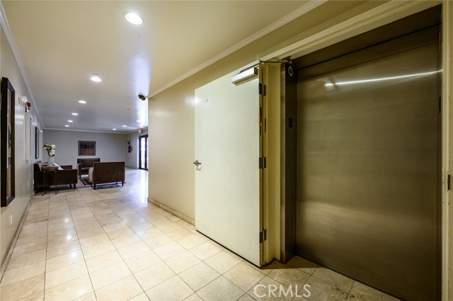 1828 Glendon Avenue, Los Angeles CA: https://media.crmls.org/medias/b1cdfe4a-98d6-4186-8e5b-db8e2afe609f.jpg