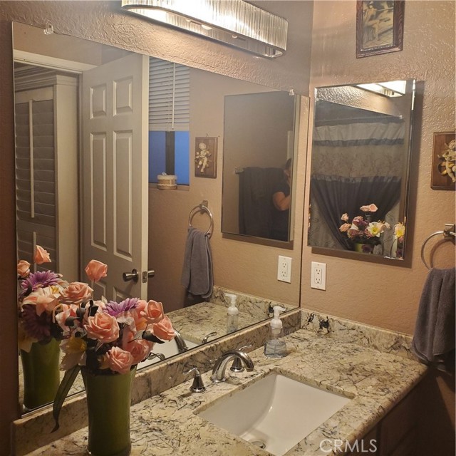 Detail Gallery Image 9 of 42 For 4345 W 154th St #11,  Lawndale,  CA 90260 - 2 Beds | 2 Baths