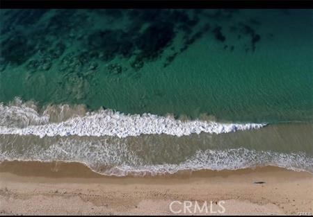 https://media.crmls.org/medias/b1cfb85d-00ed-4d8d-ad5b-5ecf52a724f7.jpg?preset=X-Large