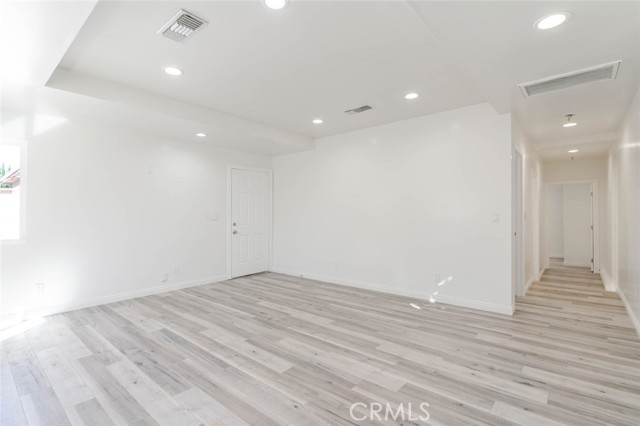 Detail Gallery Image 4 of 14 For 11246 Saticoy, Sun Valley,  CA 91352 - 2 Beds | 2 Baths