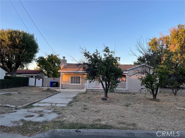 32218 Avenue E Yucaipa, California Very desirable property on the largest lot with LARGE BONUS ROOM about 700 sqft. Two fireplaces. Homes are updated & remodeled. Huge 0.52 Acres flat backyard may build a second home. Close to the I-10 freeway and shopping center. THE SELLER IS VERY MOTIVATED! Make an appointment to view this Great Property before is gone.