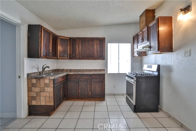 5787 Warren Street, Riverside CA: https://media.crmls.org/medias/b1d1d6a6-5619-41c9-a5cc-1e7bacc0950f.jpg