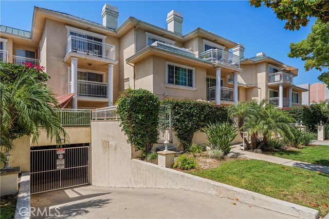 530 W Stocker Street, Glendale CA: https://media.crmls.org/medias/b1d1f4e2-eaa4-4ef6-84cf-135b3cd7497e.jpg