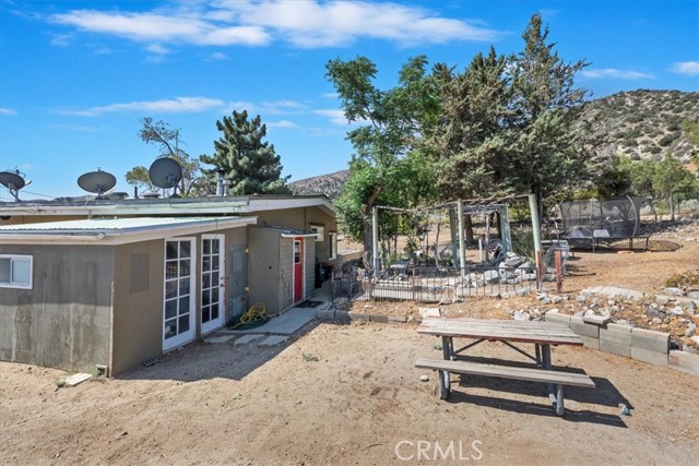 1946 Desert Front Road, Wrightwood CA: https://media.crmls.org/medias/b1d2e4a7-21d9-4795-a292-7957dec4069f.jpg