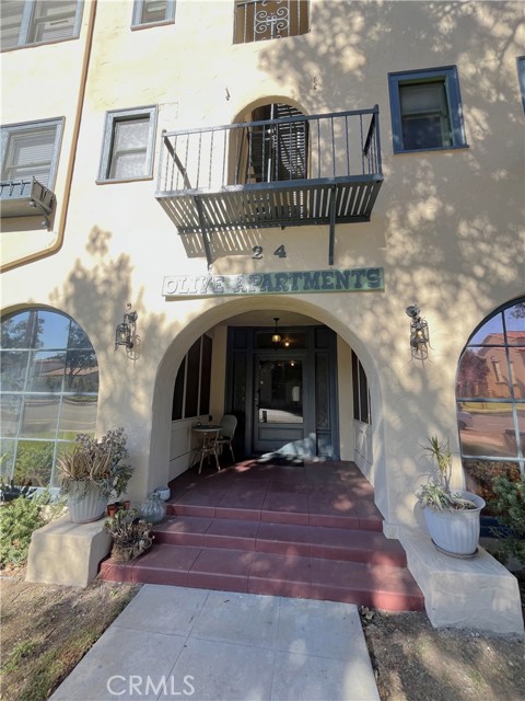 Detail Gallery Image 3 of 11 For 24 W Olive Ave, Redlands,  CA 92373 - 1 Beds | 1 Baths