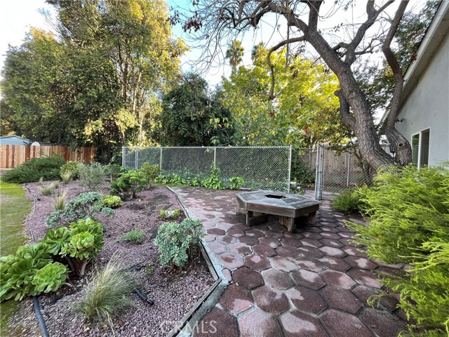 Detail Gallery Image 29 of 33 For 5108 Serrania, Woodland Hills,  CA 91364 - 2 Beds | 3 Baths