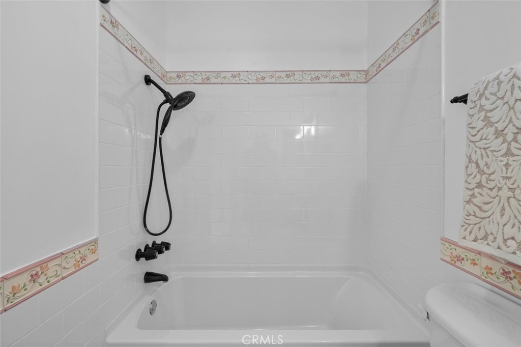 https://media.crmls.org/medias/b1d4bf24-3f18-4637-9139-f65226a9e42f.jpg?preset=X-Large