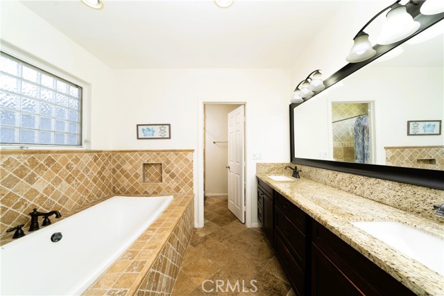 Detail Gallery Image 16 of 29 For 15421 La Salle Ln, Huntington Beach,  CA 92647 - 5 Beds | 4 Baths