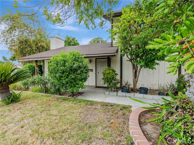 7800 Winnetka Avenue, Winnetka CA: https://media.crmls.org/medias/b1d6be44-c212-4d21-92eb-9f4c6c3d121d.jpg