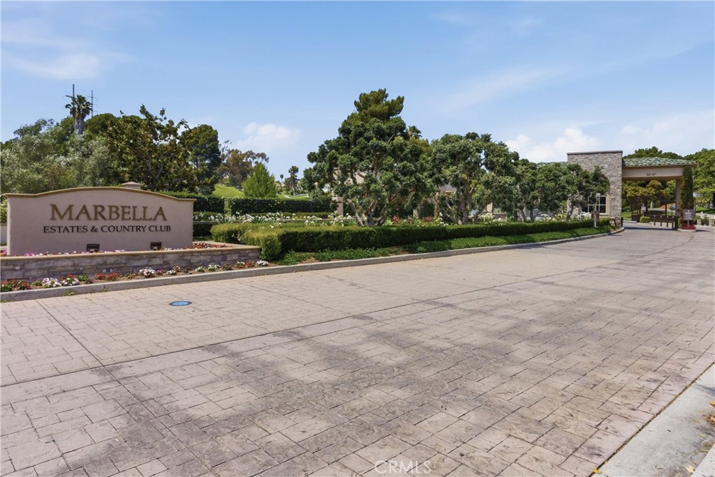 https://media.crmls.org/medias/b1d6c789-f724-4203-a55a-07dde41347c5.jpg?preset=X-Large