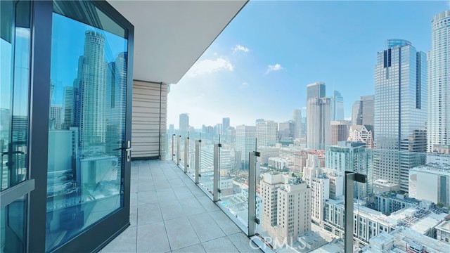 400 S Broadway, Los Angeles CA: https://media.crmls.org/medias/b1d724d7-fbd6-4f40-843a-26dadaca7dc9.jpg