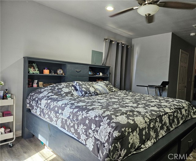 Detail Gallery Image 6 of 26 For 8693 San Carlos Ave, South Gate,  CA 90280 - 4 Beds | 2 Baths