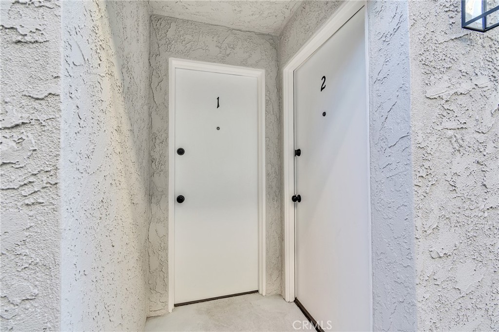https://media.crmls.org/medias/b1d77da2-1cb9-472c-8da7-ebd70d9cd6d6.jpg?preset=X-Large