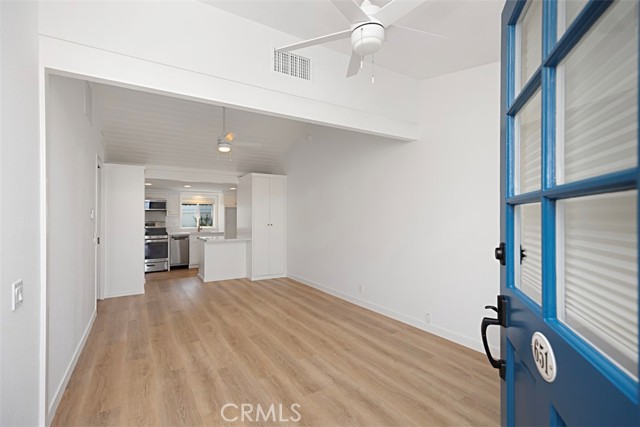 Detail Gallery Image 4 of 11 For 651 Glenneyre, Laguna Beach,  CA 92651 - 2 Beds | 1 Baths