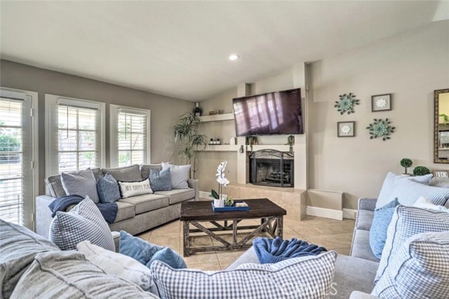 Detail Gallery Image 6 of 28 For 43300 Warner Trl, Palm Desert,  CA 92211 - 3 Beds | 2 Baths