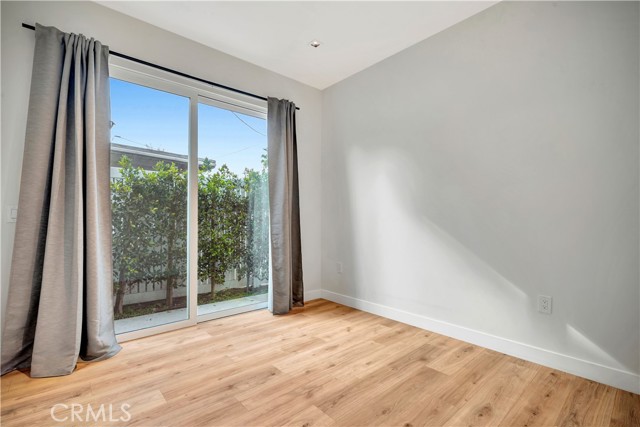 Detail Gallery Image 13 of 22 For 6721 Rhea, Reseda,  CA 91335 - 2 Beds | 2 Baths